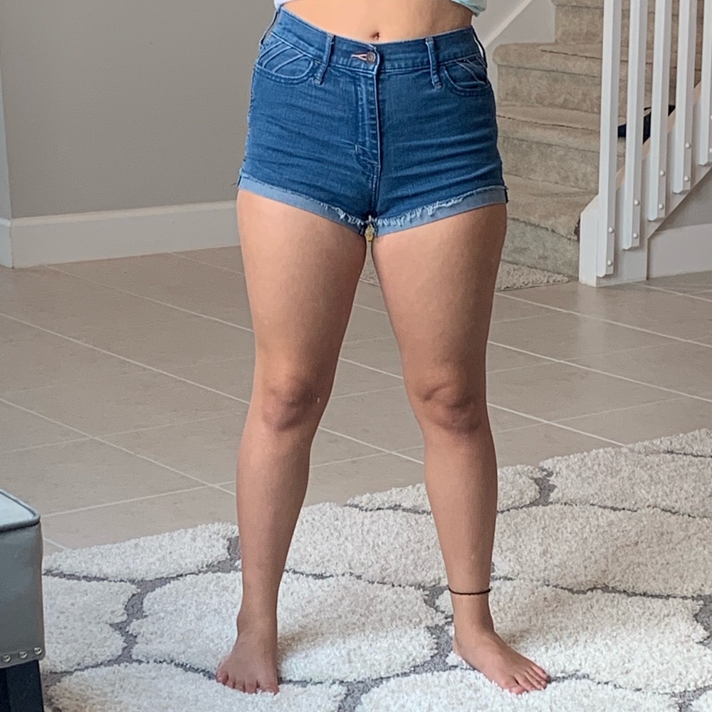 Hollister jean shorts. Size 5/27.